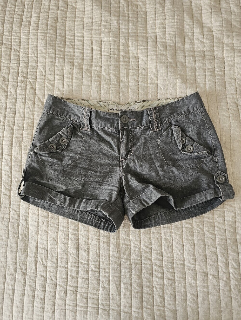 Aeropostale Women's Gray Low Waisted Bermuda Shorts Size 3/4